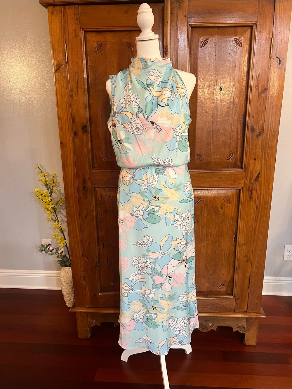Sleeveless High-Neck Maxi Dress in Mint Floral
